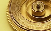 ゼンマイは一日一回定時に巻く